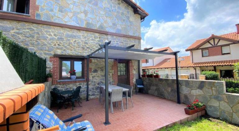 House with barbecue, yard & patio — photo 3