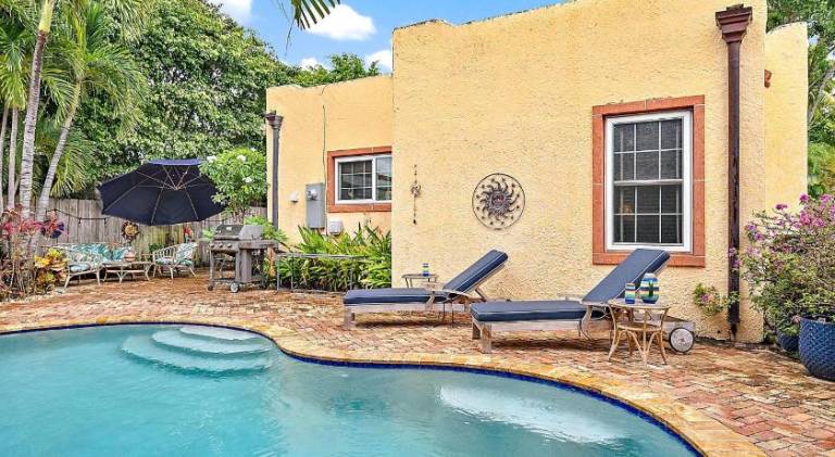 Vacation home with pool — photo 3