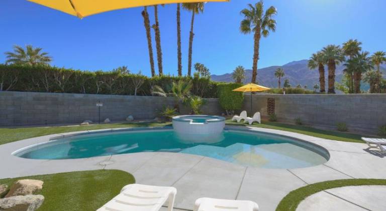 House with hot tub & pool in Palm Springs, CA