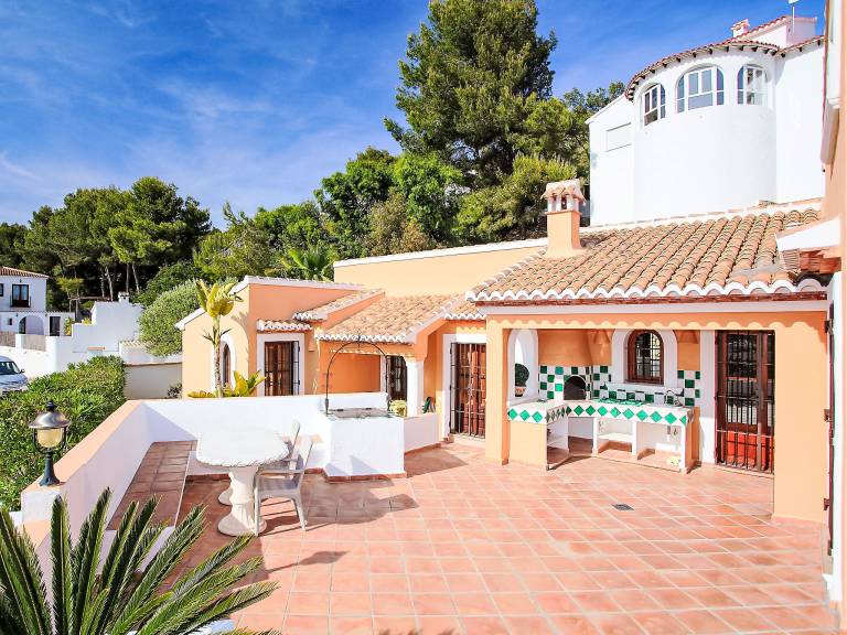 Vacation home with terrace, yard & private pool | Nature view — photo 5