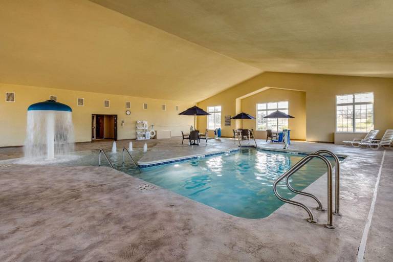 Comfort Suites Cedar Falls Industrial Park — photo 2