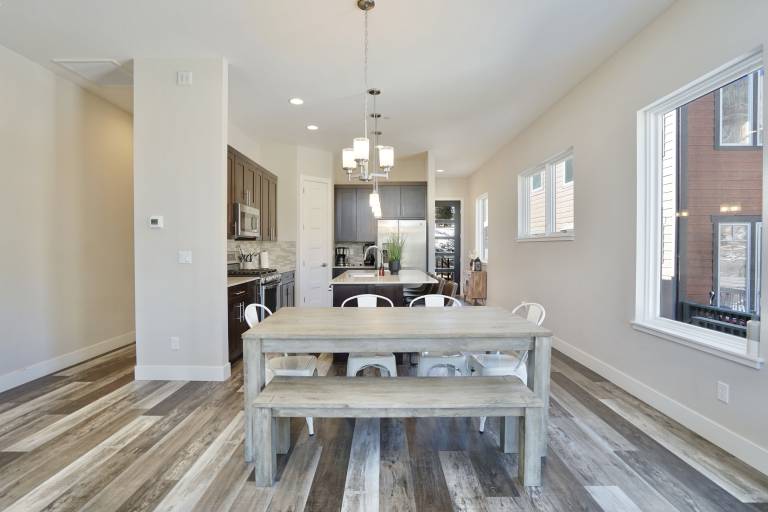 Hot Tub, Modern Home, Hiking and Fishing Close! — photo 5