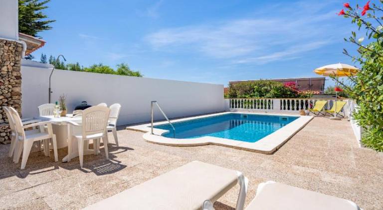 Vacation home with pool | Pets allowed — photo 3