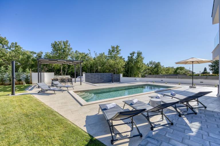 Fully equipped villa with private pool, terrace & grill | Pets allowed — photo 2