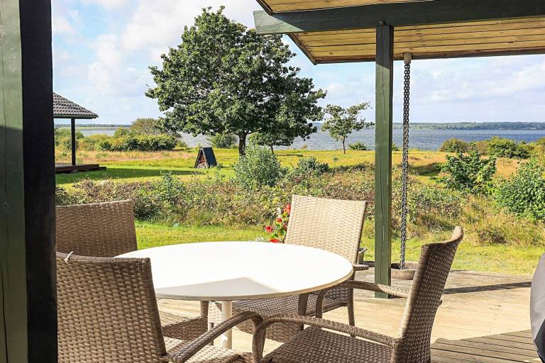 House with patio & yard — photo 3