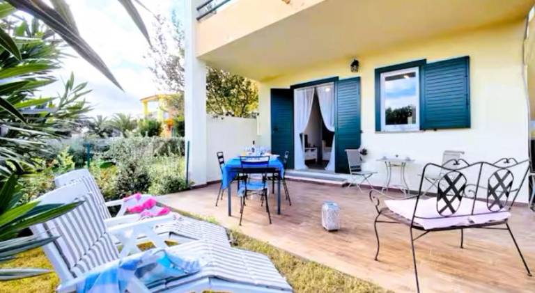 Villa Colombo 100m from the beach in Muravera