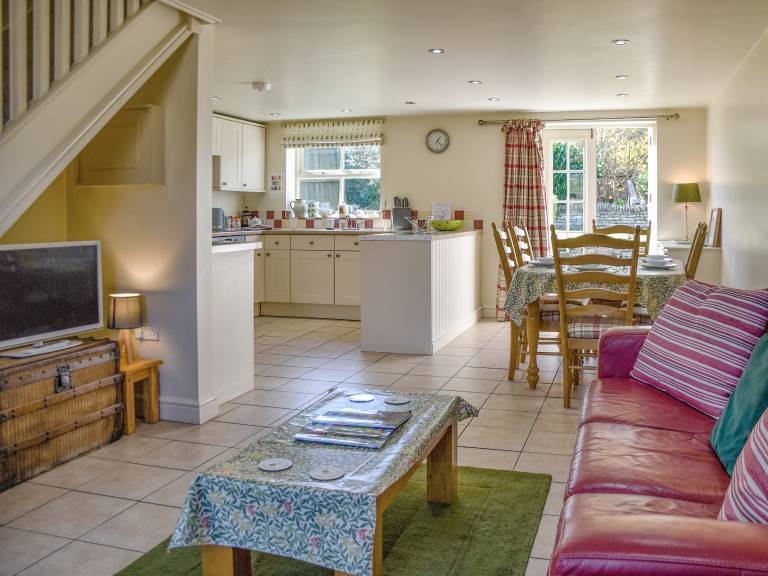 Child-friendly lovely cottage with pool | River view | Pets allowed — photo 2
