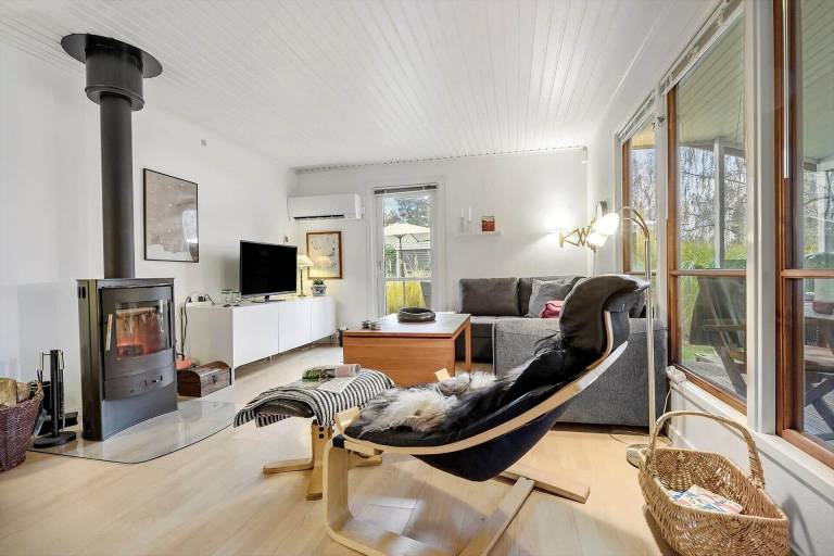 Vacation home with BBQ & patio — photo 4