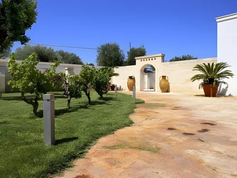 Child-friendly nice house with hot tub, pool & patio | Pets are welcome in Fasano