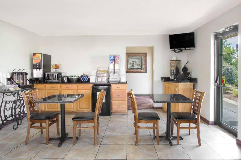 Super 8 By Wyndham Abingdon Va — photo 4