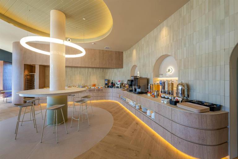 Hampton by Hilton Alicante Airport — photo 5
