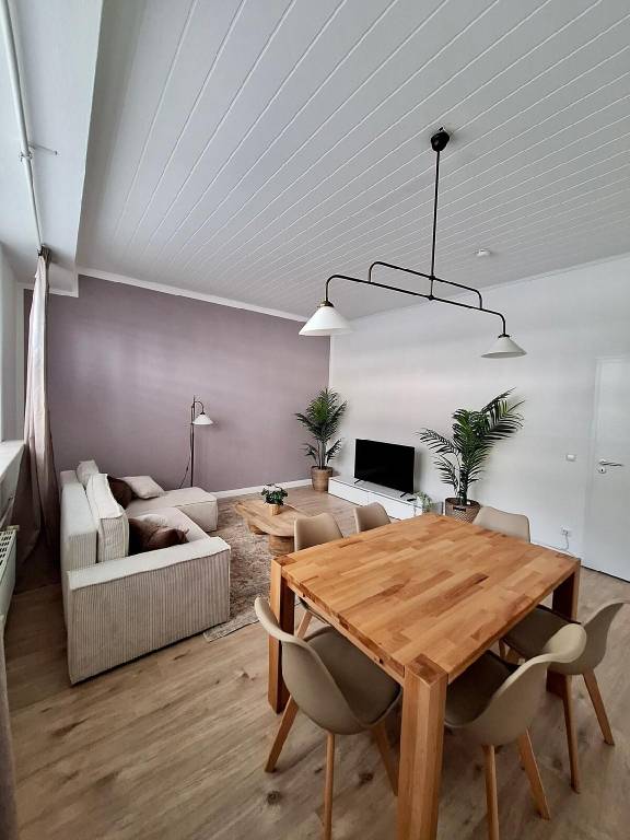 Fully equipped vacation home with yard | Pet-friendly — photo 3