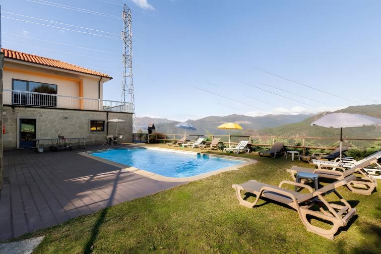 Holiday Home 'Casa De Balinhas - Gerês' with Mountain View, Wi-Fi & Air Conditioning in Braga