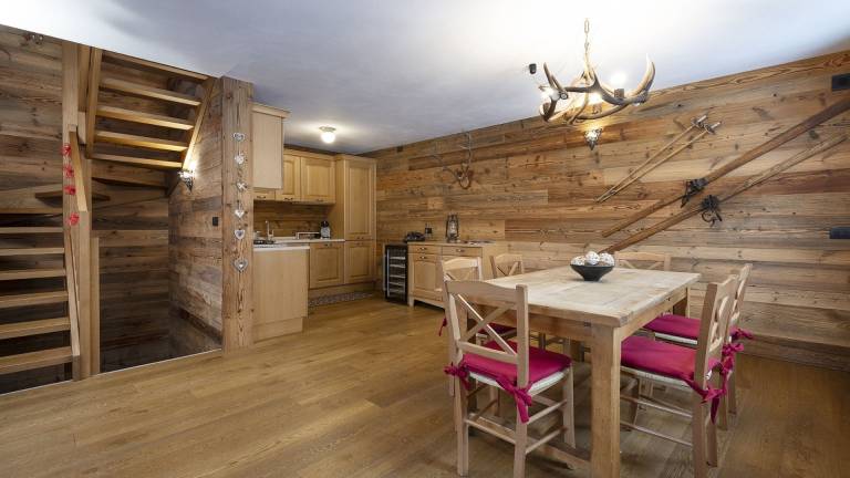Apartment with sauna, hot tub & yard | Mountain view — photo 2