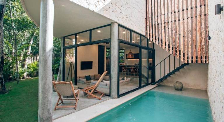 Villa with pool — photo 4