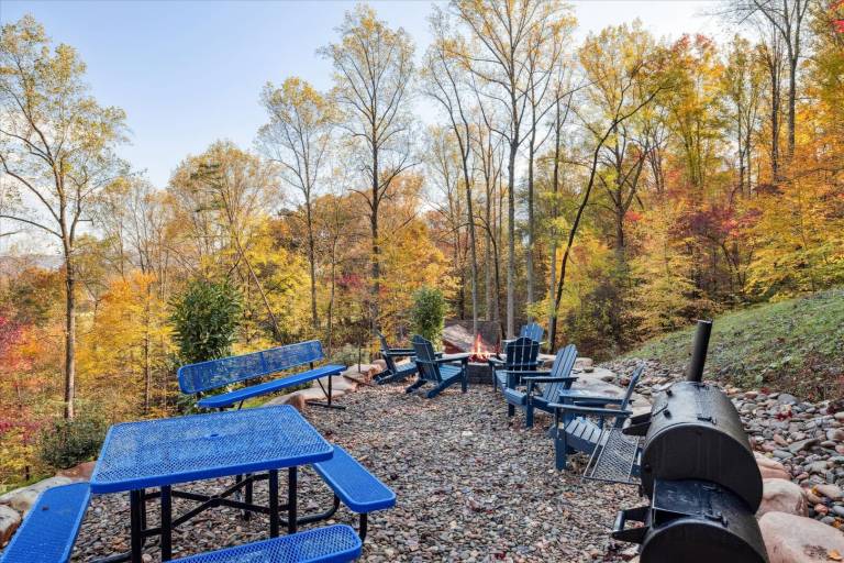 Family-oriented cabin with jacuzzi, pool & patio | Mountain view | Good for workation | Pets allowed — photo 4