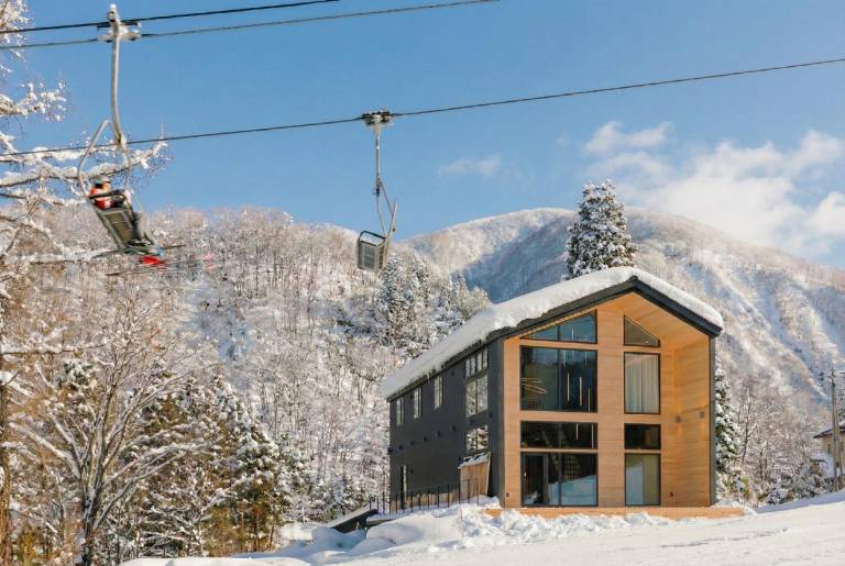 Charming villa with hot tub & patio | Ski nearby | Pets are welcome in Hakuba