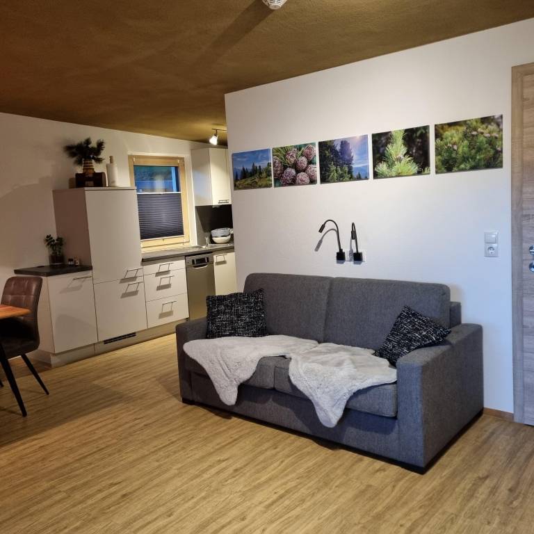 Rental apartment with yard & patio | Garden view — photo 3