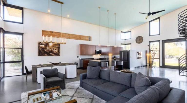 Vacation home with pool | Perfect for remote work | Pets allowed — photo 3