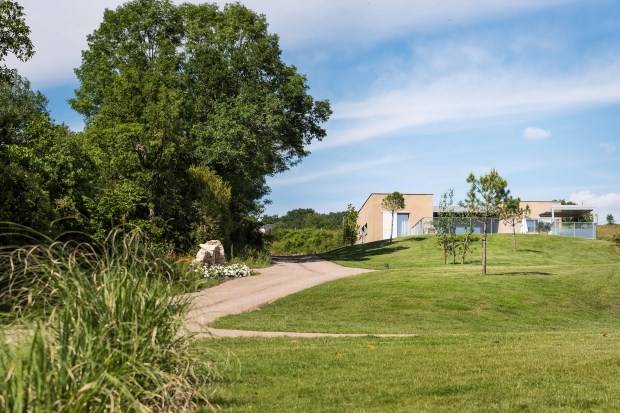 Villa with BBQ, yard & private pool | River view — photo 2