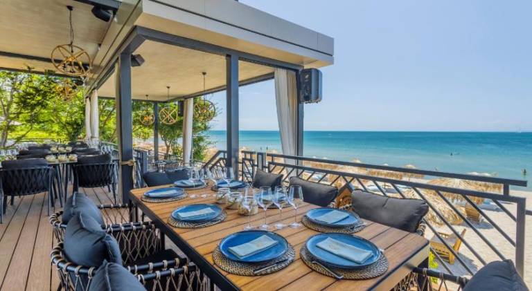 Onyx Beach Residence - Free Beach Access & Parking — photo 4