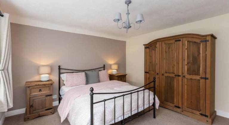 Vacation home | Pets allowed in Newbridge