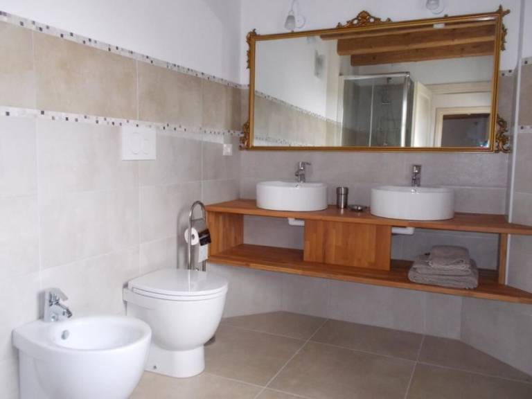 Agriturismo da Gastone: Camera Rosa con bagno condiviso con Camera Lillà — photo 3