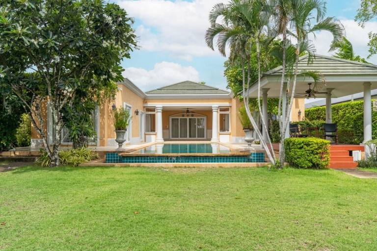 Villa with hot tub, pool & barbecue — photo 4