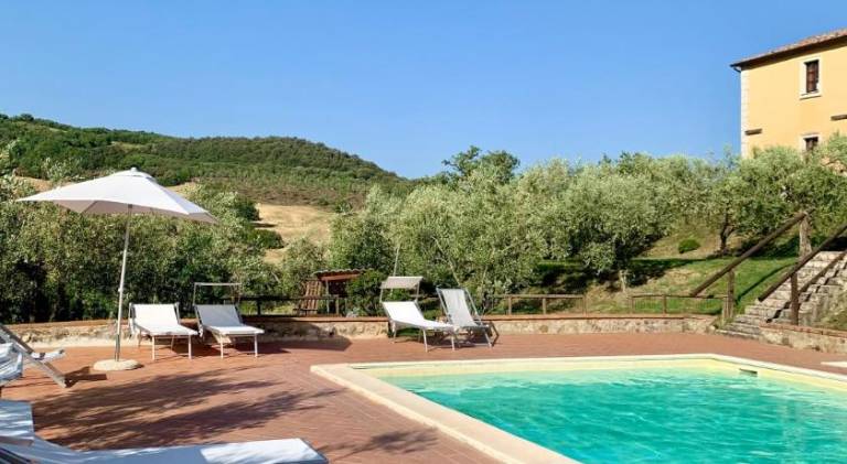 Farm with barbecue, pool & garden — photo 3