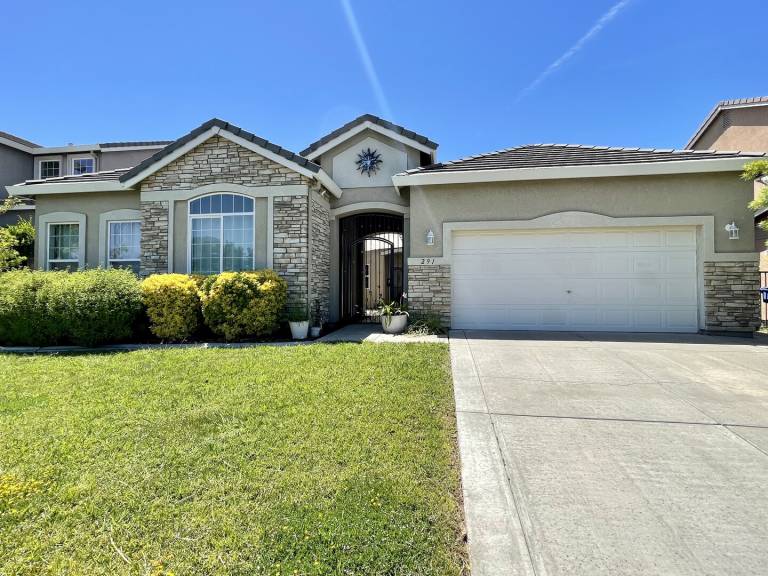 House with garden in Sacramento, CA