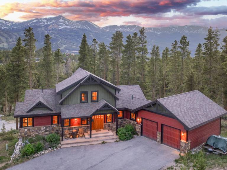Baldy Ridge Chalet: Dogs Welcome! Hot Tub, Epic Game Room & Stunning Views! in Breckenridge, CO
