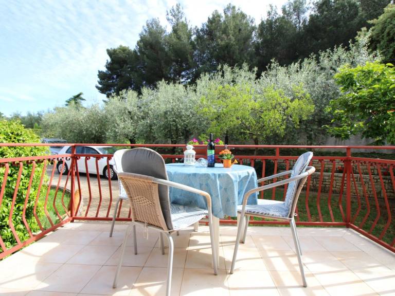 Apartment with yard & terrace | Nature view — photo 2