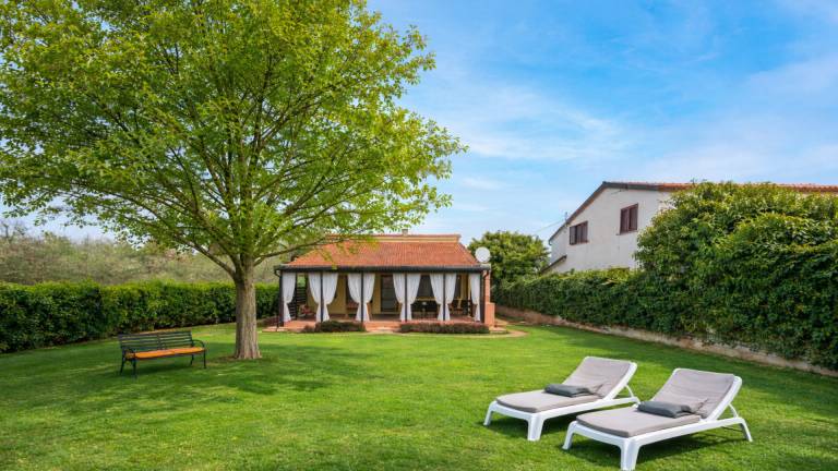 Villa with barbecue, garden & terrace in Medulin