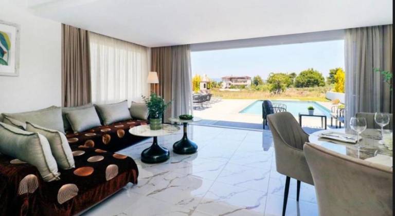 Villa with pool | Pet-friendly — photo 2