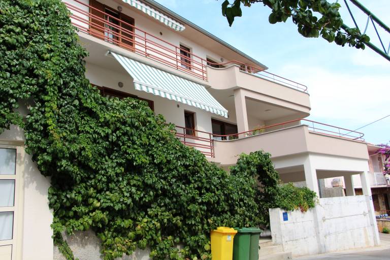 Studio flat  Tisno