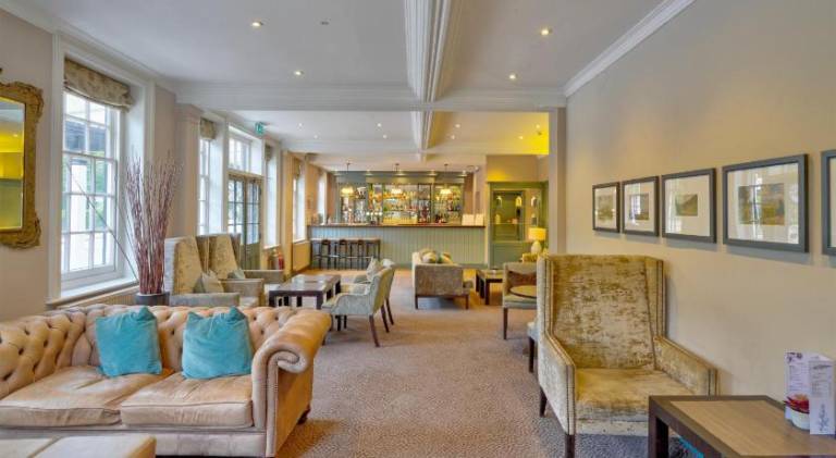 Sunday Box Hill Burford Bridge Hotel — photo 3