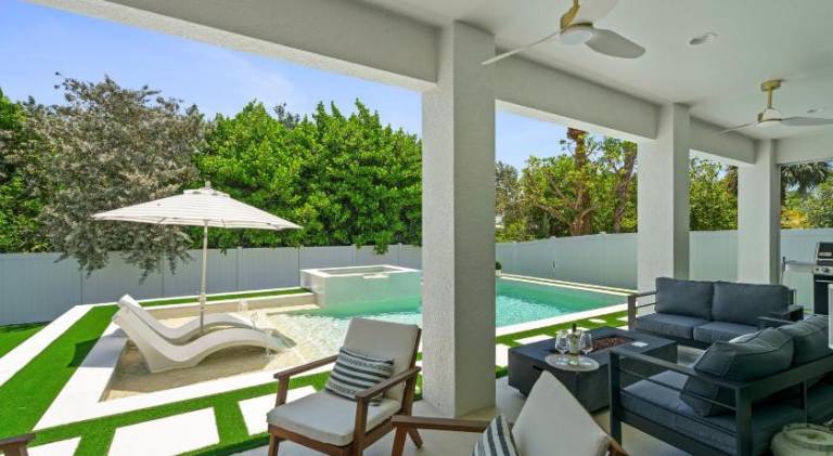 Villa with hot tub & pool — photo 5