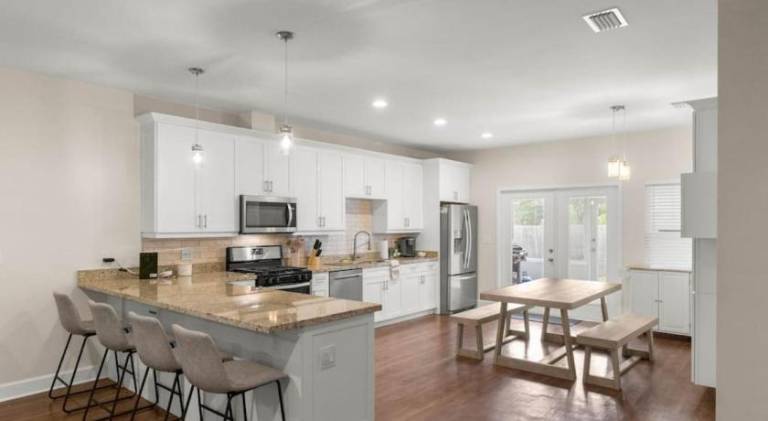 Ample vacation home | Pets are welcome in Gainesville, FL