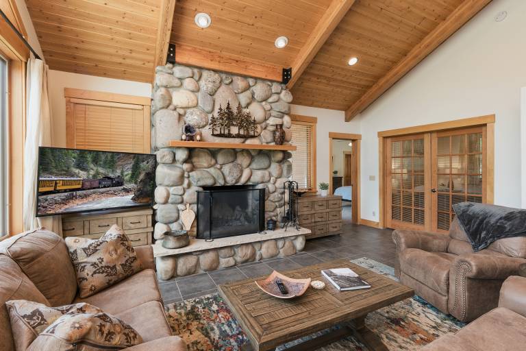 Mountain Home on 5 Acres - 10 Min to DGO - Views/Deck/Pool & Ping Pong Table — photo 3
