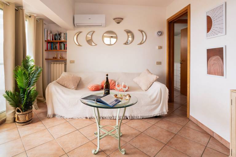 Apartment with patio — photo 4