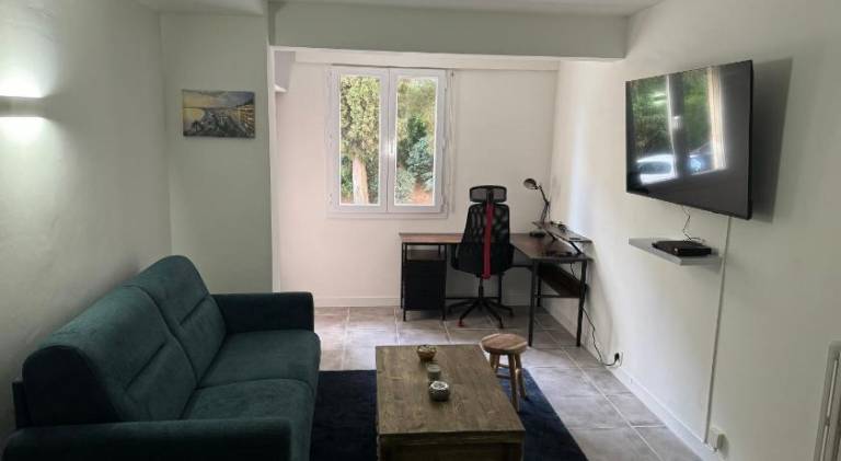 Rental apartment with private pool in Saint-Laurent-du-Var