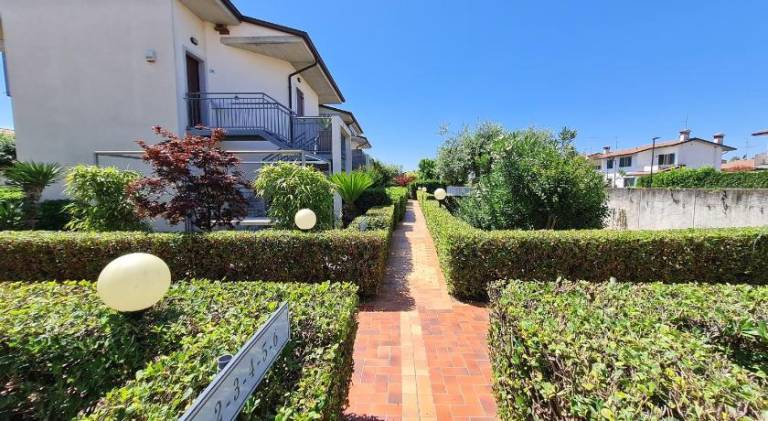 Rental apartment with yard, pool & terrace — photo 5