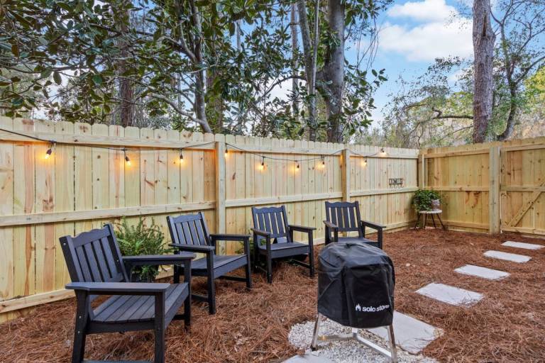 Children-friendly spacious vacation home with barbecue, terrace & yard | Pets allowed — photo 3
