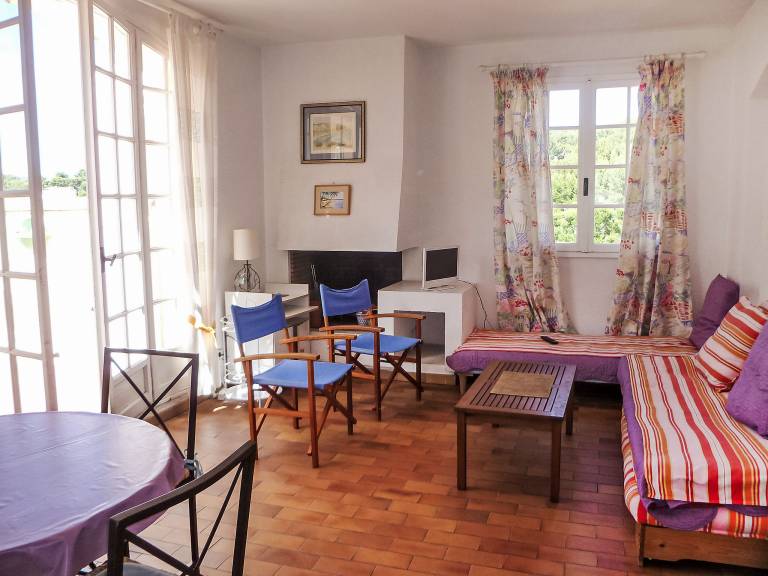 Fully equipped beautiful rental apartment with barbeque & patio | Next to the beach | Pets are welcome — photo 3
