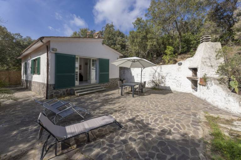 Villa with patio, barbecue & garden — photo 2