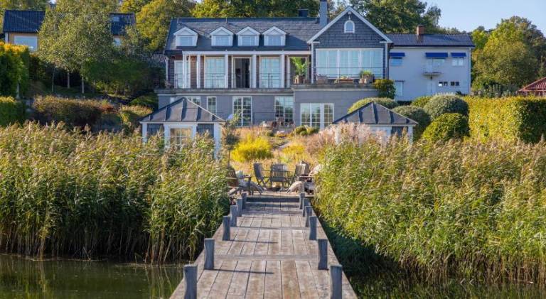 Wonderful villa with sauna & pool | Next to the beach | Dogs allowed in Solna