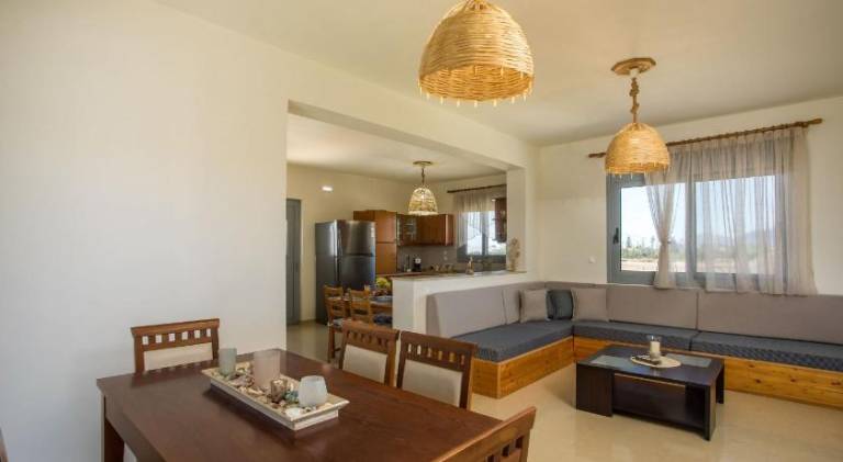 Beautiful villa with yard, private pool & barbeque | Close to the beach | Pets are welcome — photo 2