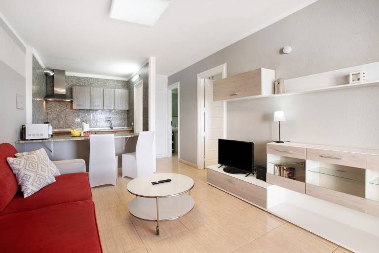 Holiday apartment with patio & fast internet | Sea view | Close to the beach | Good for workation | Dogs allowed — photo 5