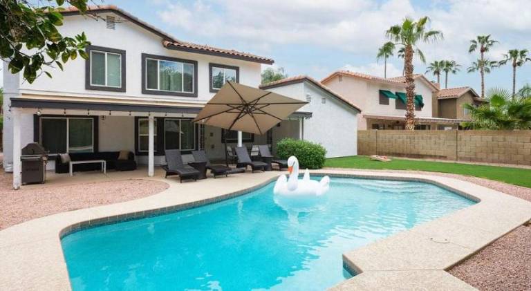 House with pool in Scottsdale, AZ