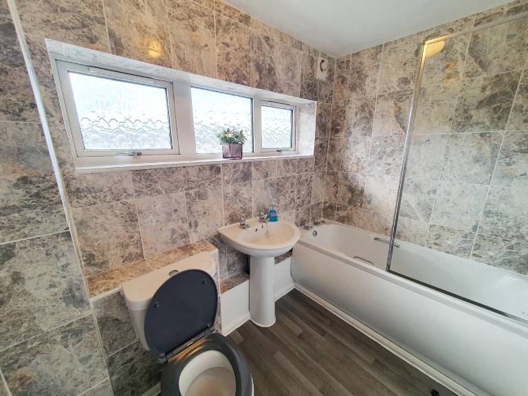 Fully equipped vacation home with yard | Perfect for remote work | Pet-friendly — photo 2